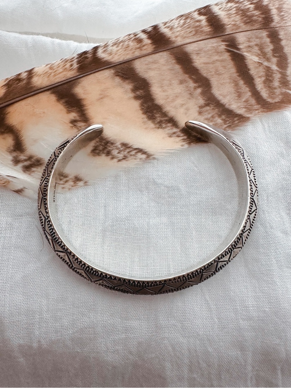 Vintage Native American stamped triangle heavy gauge cuff - Picture 3 of 6